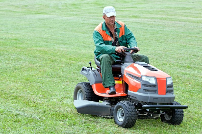 10669484_l-Landscaper-operating-gasoline-Leaf-Blower-while-cleaning-the-tracks-in-the-park--e1731576805681