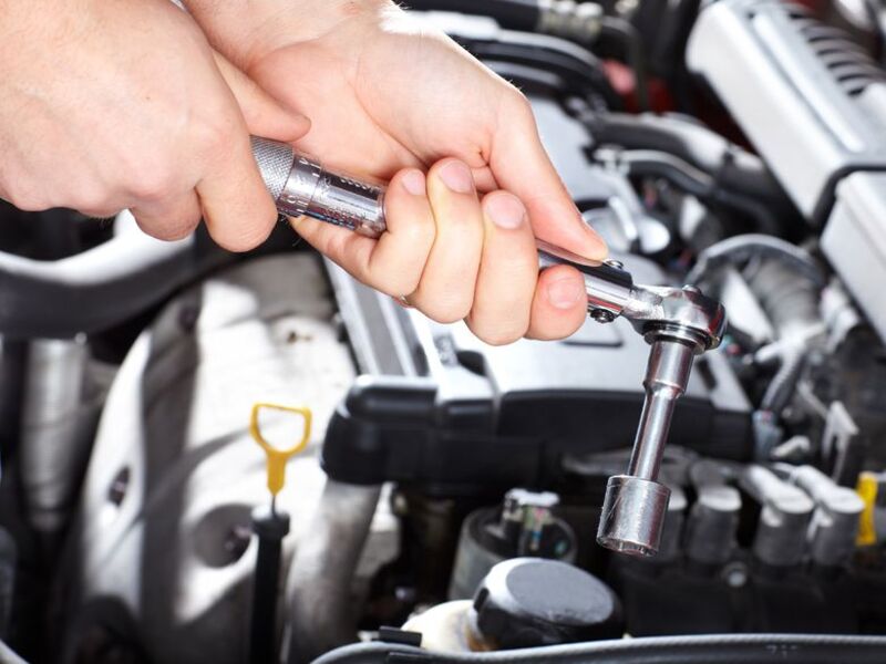 Expert Auto Care: Finding a Car Mechanic in Lakewood, CO, for Reliable and Efficient Repairs