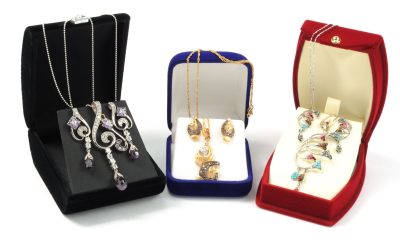 Styling Tips for Featuring a Local Vintage Jewelry Piece For Sale, Bethesda, MD, Shoppers Seek